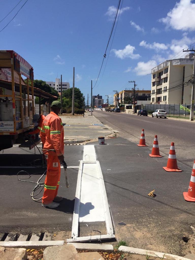 Após obras de infraestrutura, Prefeitura reorganiza trânsito em ruas do bairro Coroa do Meio - SMTT Aracaju